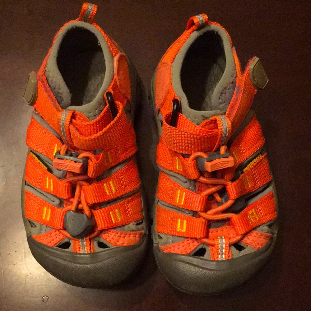 KEEN toddler size 8